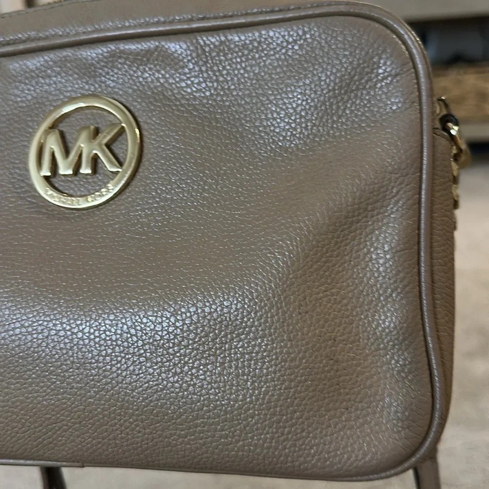 Michael Kors crossbody | tan